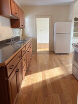 14 Maple St in Shelburne, MA - Building Photo