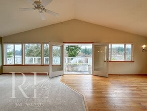6445 Log Cabin Ln SE in Port Orchard, WA - Building Photo - Building Photo
