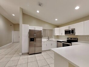 14993 SW 59th St in Miami, FL - Foto de edificio - Building Photo