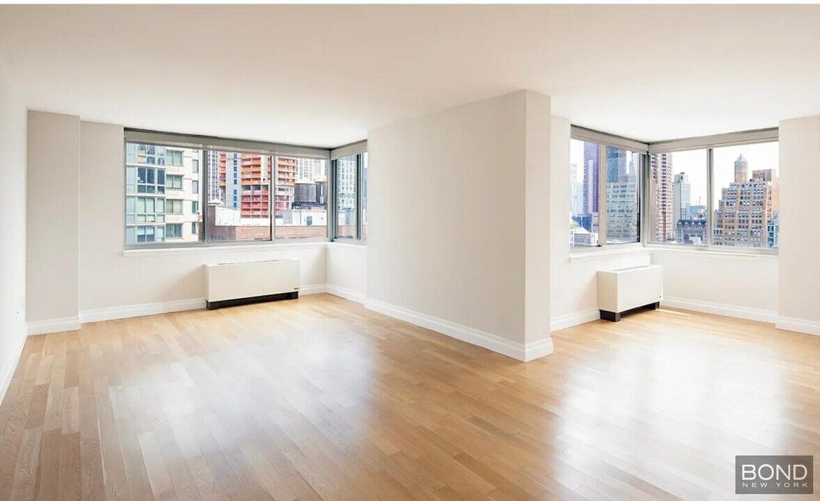 776 Sixth Avenue in New York, NY - Building Photo