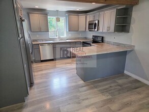 8525 Queets Dr NE in Olympia, WA - Building Photo - Building Photo