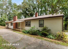 307 Northeast Ave in Swannanoa, NC - Building Photo