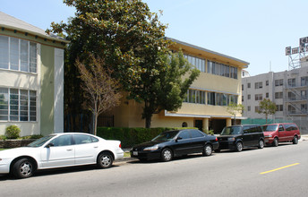 688 S Mariposa Ave in Los Angeles, CA - Building Photo - Building Photo