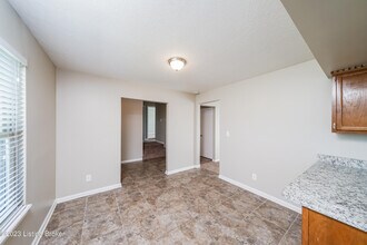3702 Bartlett Ct in Louisville, KY - Building Photo - Building Photo