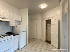 1295 Commonwealth Ave, Unit 1 in Boston, MA - Building Photo - Building Photo