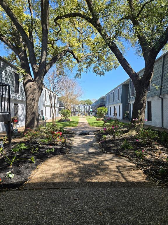 1901 S Voss Rd in Houston, TX - Building Photo - Building Photo