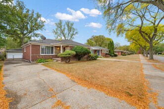 21848 Sussex St in Oak Park, MI - Building Photo - Building Photo