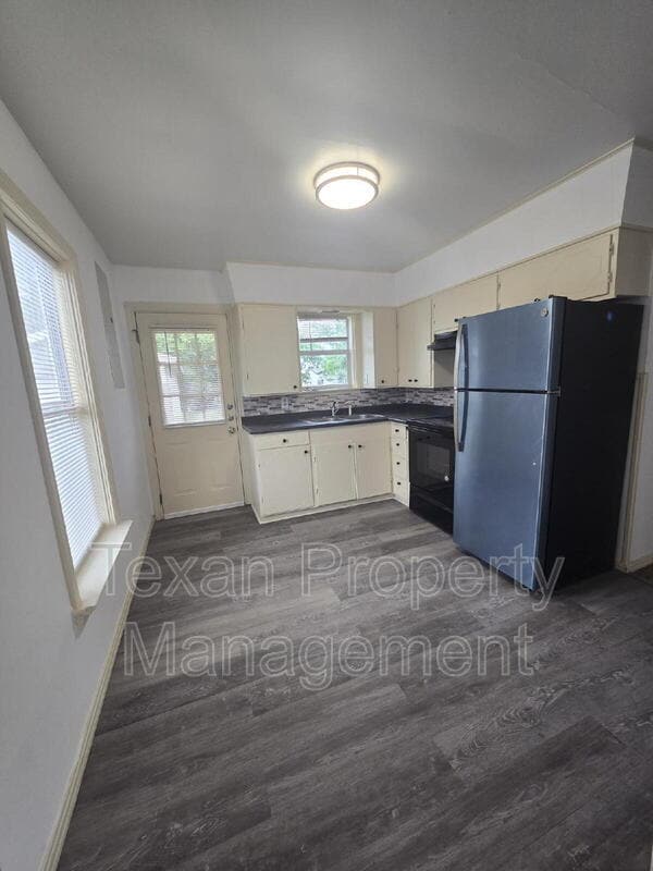 9407 Braddock St in Cresson, TX - Foto de edificio - Building Photo