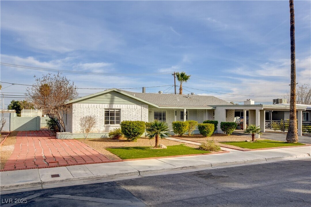 1711 S 6th St in Las Vegas, NV - Building Photo