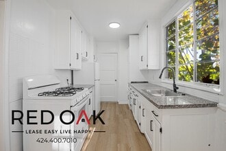 1030 Menlo Ave in Los Angeles, CA - Building Photo - Building Photo