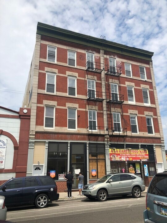 2620 W Cermak Rd in Chicago, IL - Building Photo