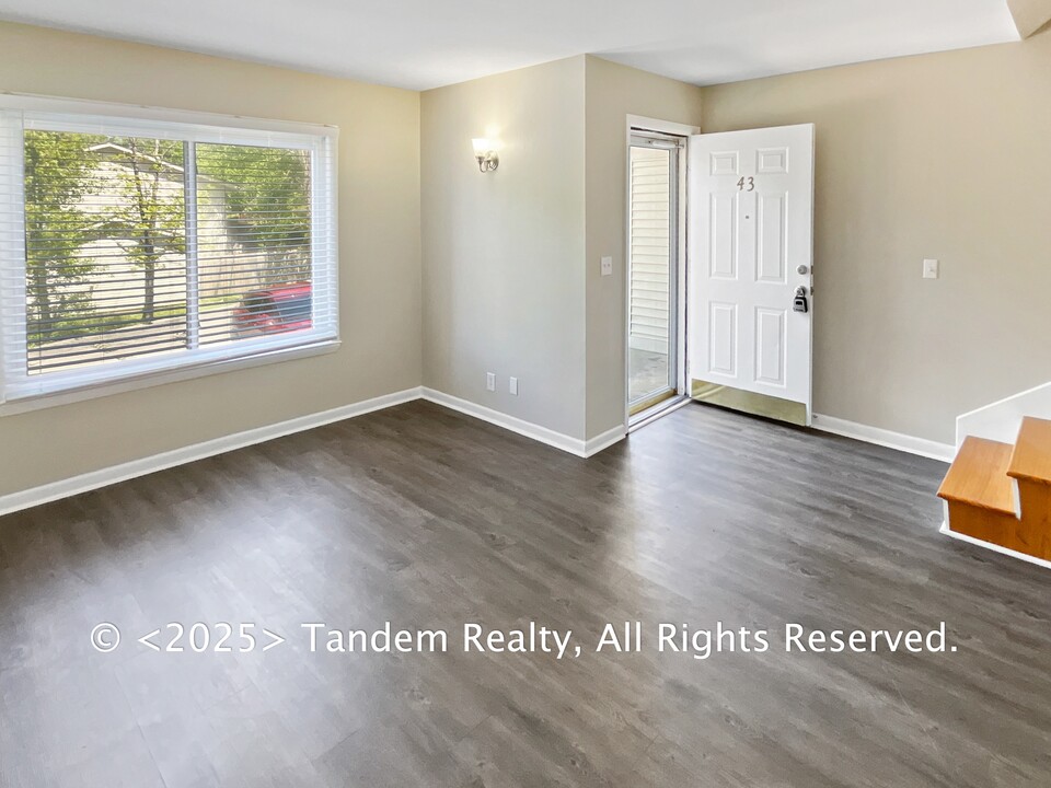 4958 Edmondson Pike, Unit H43 in Nashville, TN - Foto de edificio