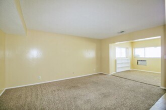 2364 Chateau Dr in Roy, UT - Building Photo - Building Photo