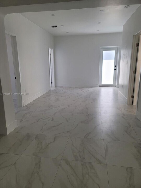 1975 NW 24th Ct in Miami, FL - Building Photo