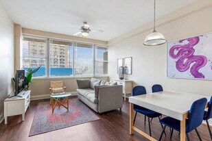 925 Common St in New Orleans, LA - Building Photo