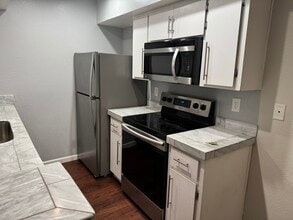 4444 E Paradise Village Pky N, Unit 206 in Phoenix, AZ - Building Photo - Building Photo