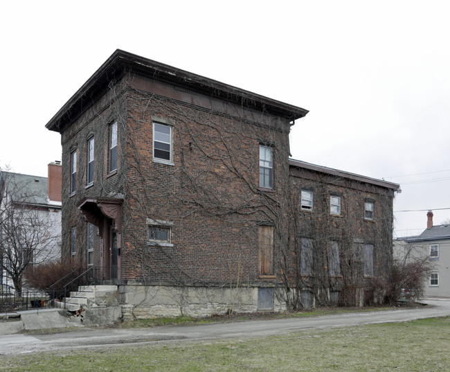 412 E Berry St in Fort Wayne, IN - Foto de edificio - Building Photo