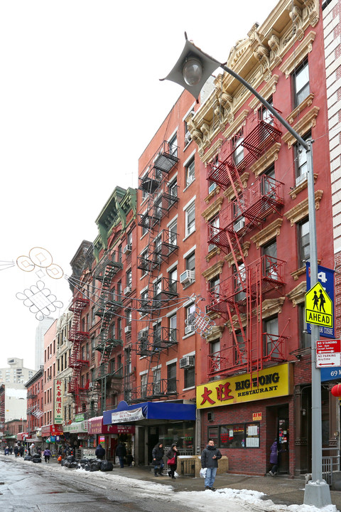 65 Mott St in New York, NY - Foto de edificio