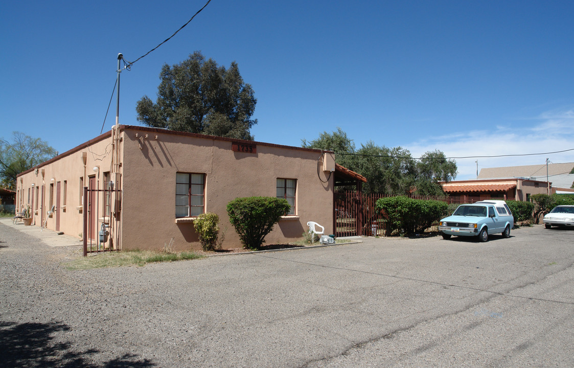 1735 N Alvernon Way in Tucson, AZ - Building Photo