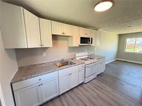 612 Kirkwood Dr in Fairborn, OH - Foto de edificio - Building Photo