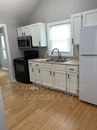 4245 Lathrop Ave photo'