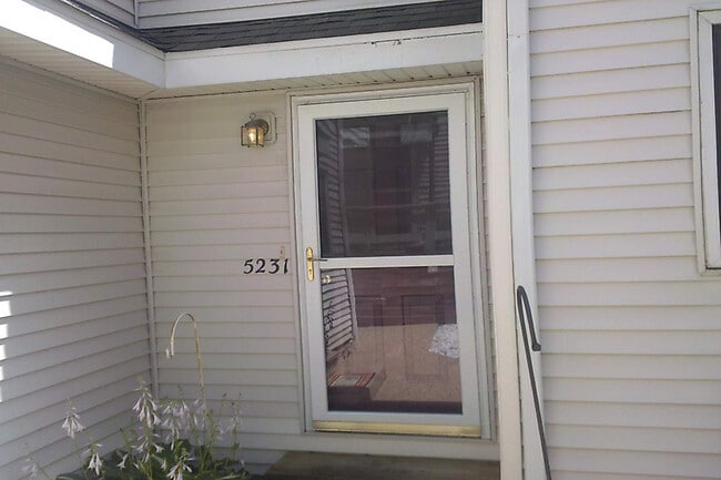 5231 Dakota Dr in West Des Moines, IA - Building Photo - Building Photo