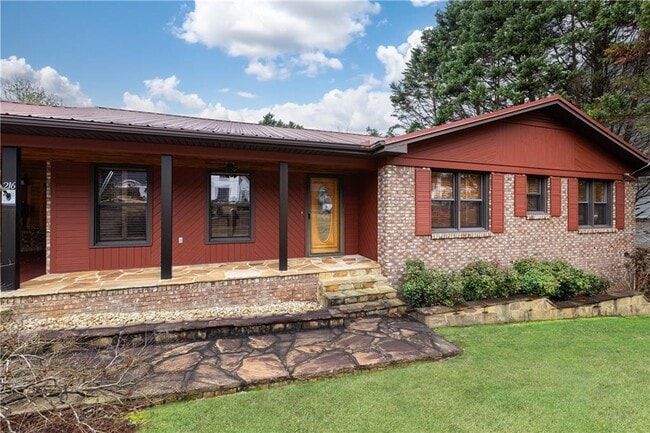 216 Thomas Cir in Roswell, GA - Building Photo - Building Photo