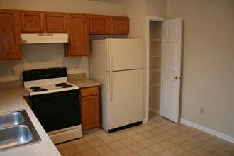 2587 Woodhill Dr in Lexington, KY - Foto de edificio - Building Photo