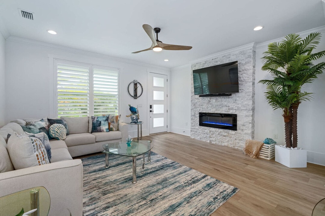 5484 3rd St in St. Augustine, FL - Building Photo
