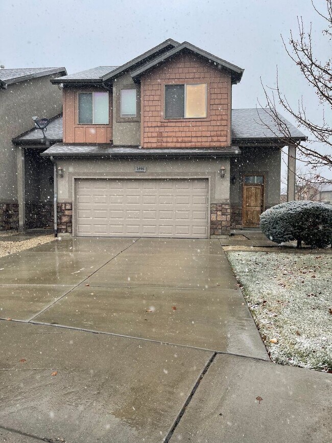 property at 1896 W Pheasant Run