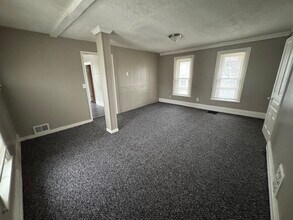 15 Washington St, Unit 2 in Mount Clemens, MI - Foto de edificio - Building Photo