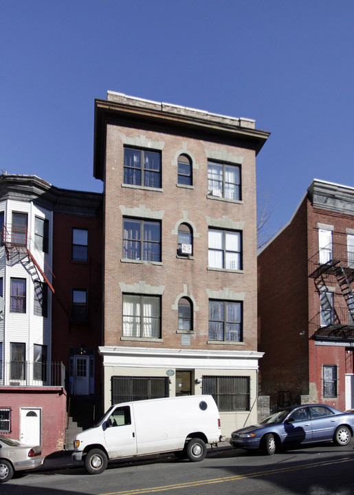 129 Elm St in Yonkers, NY - Building Photo