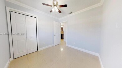 15340 SW 306th St in Homestead, FL - Foto de edificio - Building Photo