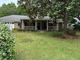 1670 Parkside Cir in Niceville, FL - Building Photo