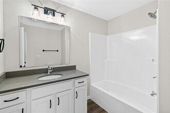 125 Sweetwater Ln in North Liberty, IA - Building Photo - Building Photo