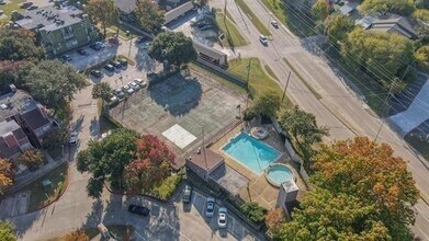 9801 Walnut St, Unit A305 in Dallas, TX - Building Photo - Building Photo