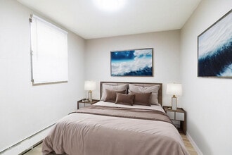 Elmwood Manor Apartments in Calgary, AB - Building Photo - Building Photo