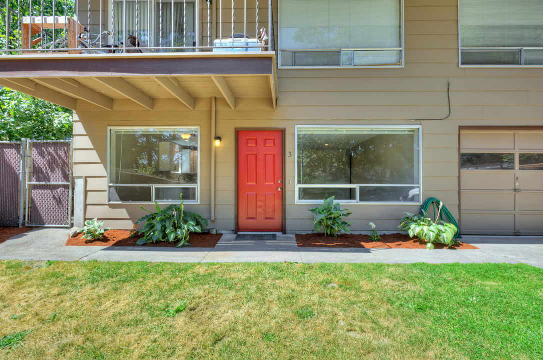 Sheridan Beach Triplex in Shoreline, WA - Building Photo