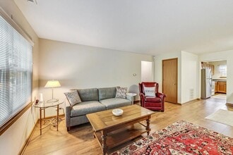 120 E Winchester Rd in Libertyville, IL - Building Photo - Building Photo