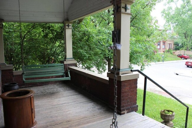 114 E Oakland Ave in Columbus, OH - Building Photo - Building Photo