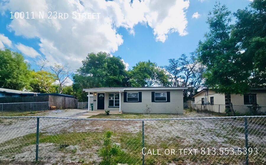 10011 N 23rd St in Tampa, FL - Building Photo