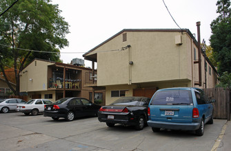 2617-2621 D St in Sacramento, CA - Building Photo - Building Photo