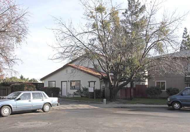 1341 Carmela Ct in Hollister, CA - Building Photo - Building Photo