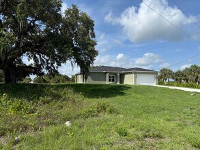 1136 S Hilton Cir in La Belle, FL - Building Photo - Building Photo