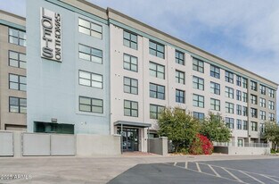 535 W Thomas Rd, Unit #211 in Phoenix, AZ - Building Photo