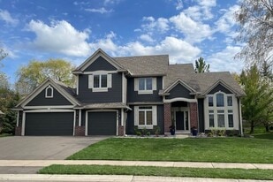 18679 Pathfinder Dr in Eden Prairie, MN - Building Photo