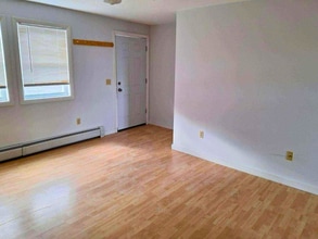 14 Colby Way, Unit B in Ellsworth, ME - Foto de edificio - Building Photo