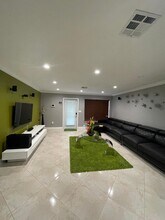 584 Vossler Ave in West Palm Beach, FL - Building Photo - Building Photo