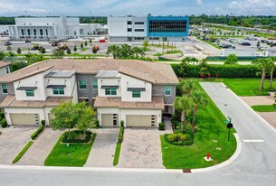 9075 Kingsmoor Wy in Wellington, FL - Building Photo