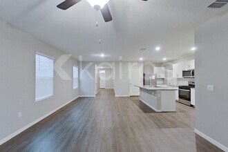 32037 Katelin Cir in Leesburg, FL - Building Photo - Building Photo